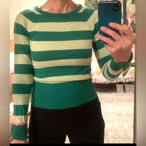 American Eagle - Green 🦖Cream Crew neck women’s top - size Small